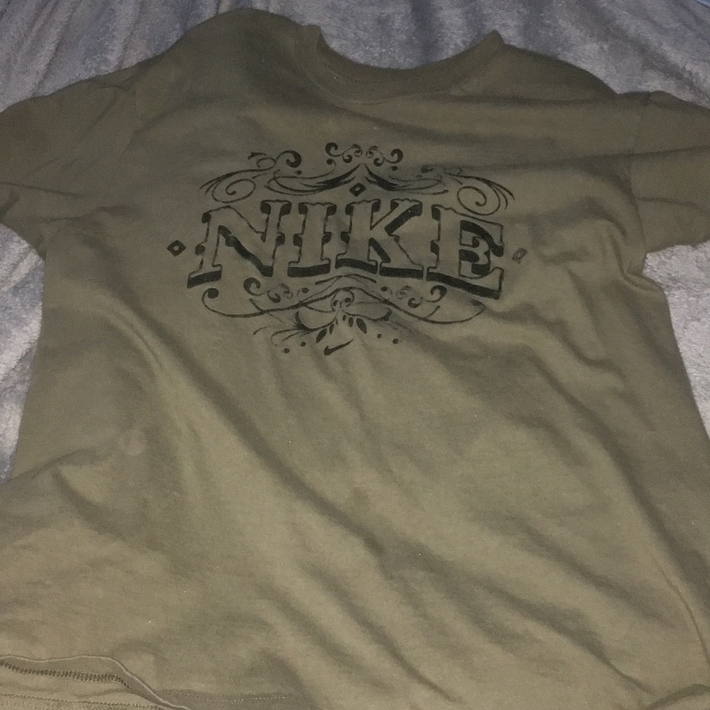 nike t-shirt